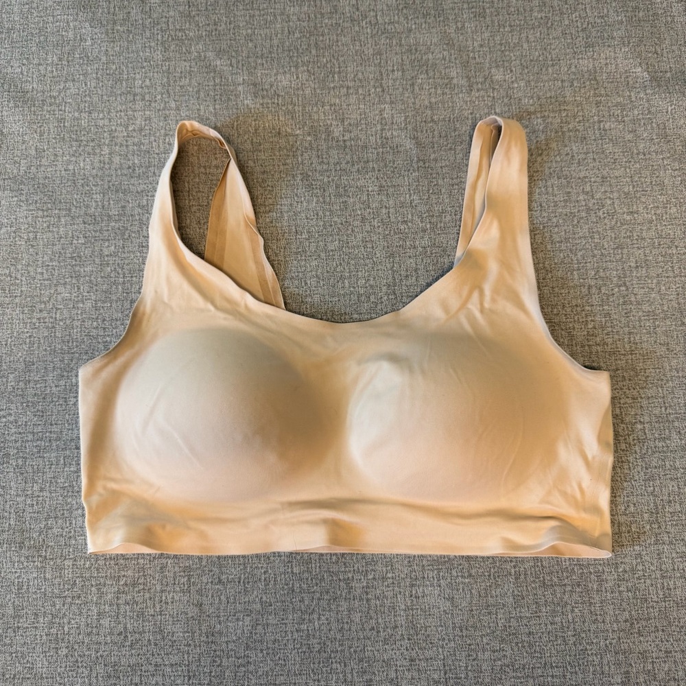 Uniqlo Airism Beige Seamless Wireless pullover Bra with padding